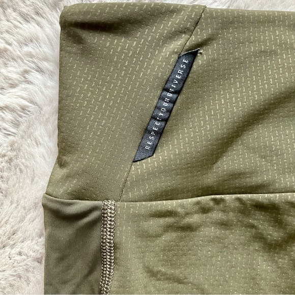 Rare RYU Made in Vancouver cropped yoga tights khaki green medium like lululemon - Picture 5 of 8